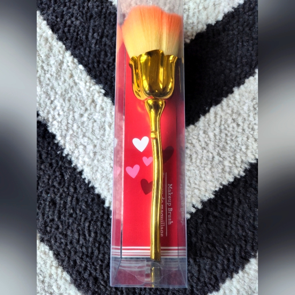 3 For $10🆕MAKE UP BRUSH🌹FLOWER
